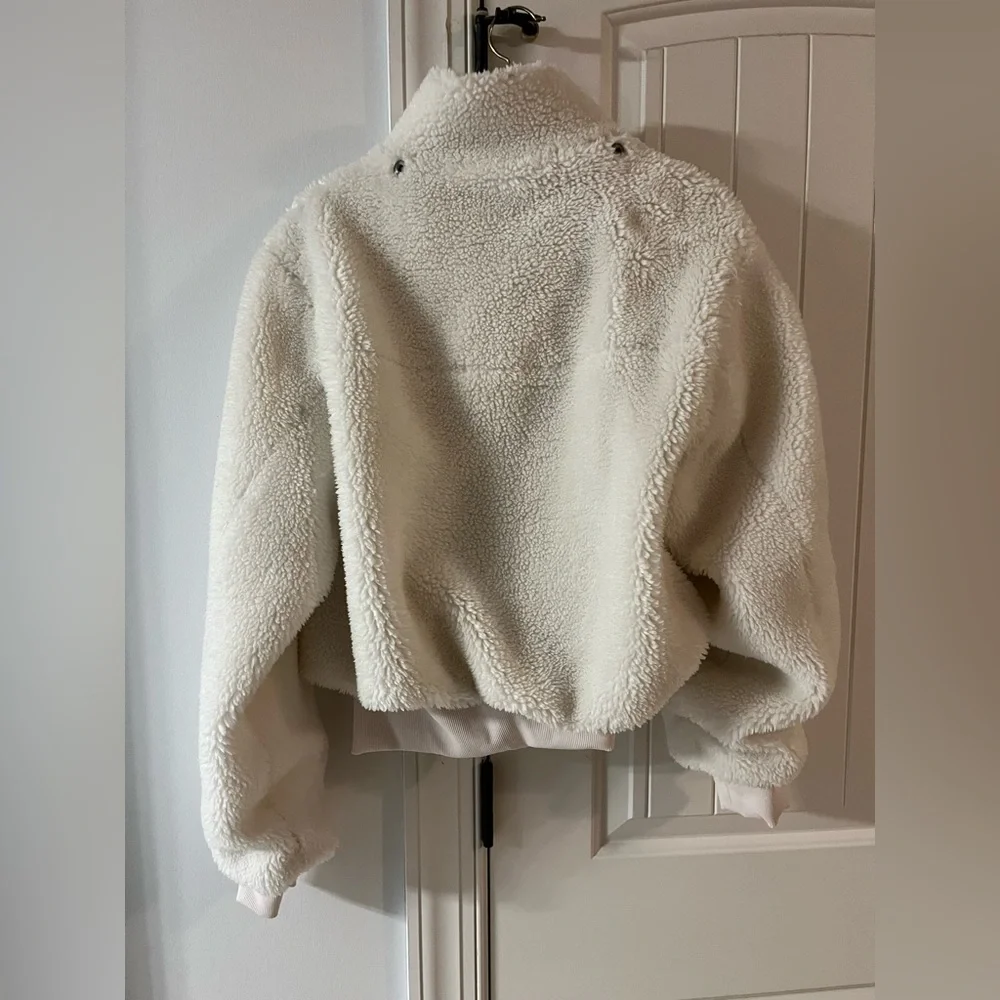 SOLD ALO Yoga Sherpa jacket S - Picture 4 of 8